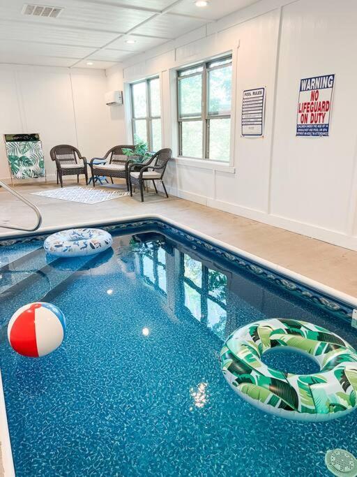 Indoor Heated Pool Hot Tub Sevierville