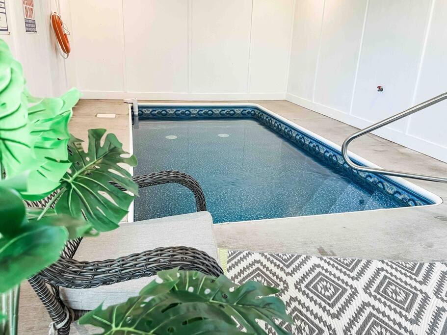 Indoor Heated Pool Hot Tub *