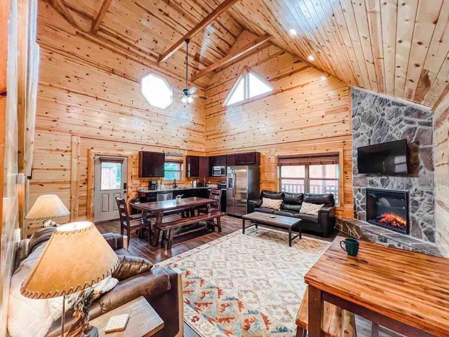 Indoor Heated Pool Hot Tub * Sevierville